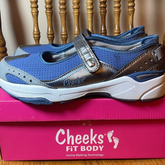 New in Box!! Cheeks Fit Body Walker Size 8 - Picture 3 of 6